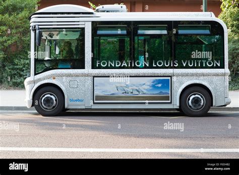 bus fondation louis vuitton|More.